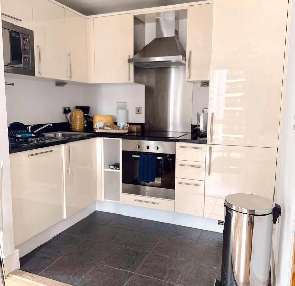 Apartamento 1 Dormitório Vista Jardim, Canary Wharf   Luxury Apartments