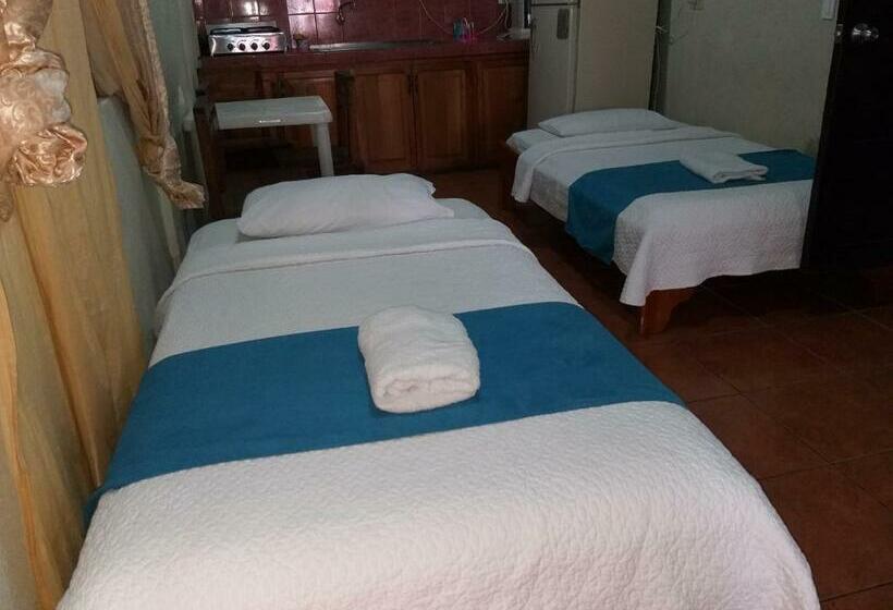 Quarto Quádruplo Estandar, Hostal Miconia