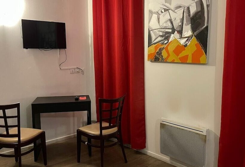 Трехместный Номер Базовый, Hôtel Le Saint Quentin