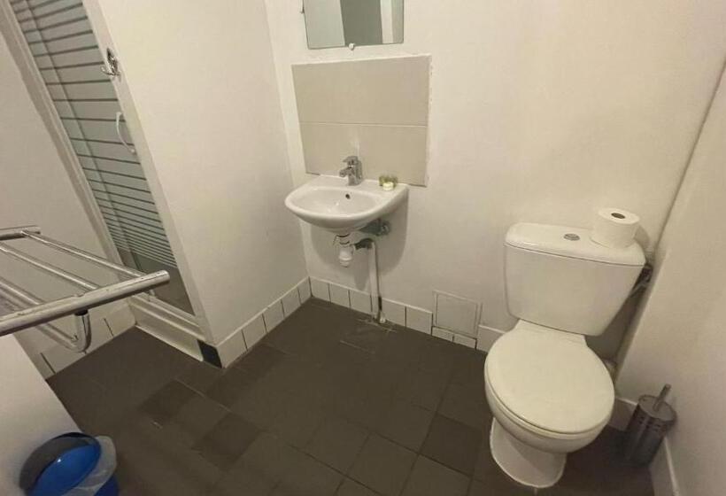 Номер Стандарт Трехместный, Hôtel Le Saint Quentin