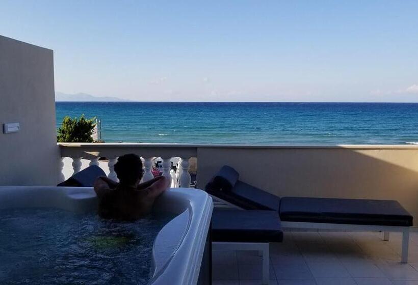 اتاق لوکس با چشم‌انداز دریا, Iakinthos Tsilivi Beach