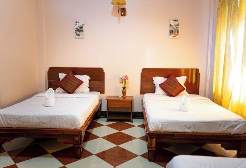 スタンダードトリプルルーム, Nawin Palace Guesthouse