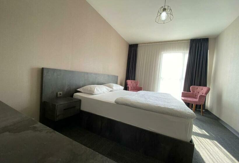 Студия Стандарт, Pin Suites