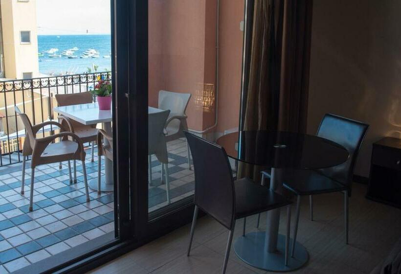 اتاق سوپریور چهار تخته, Acitrezza B&b