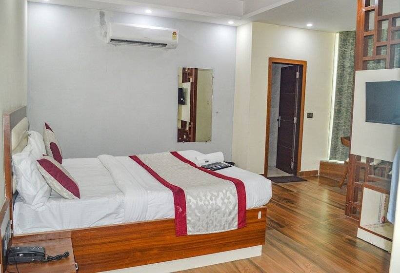 Quarto Deluxe, Fabhotel The Golf Inn