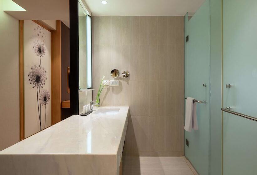 Номер Deluxe Вид на Бассейн, Radisson Golf & Convention Center Batam