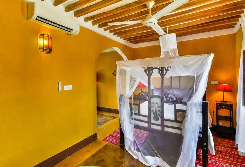 חדר דלוקס, Kholle House