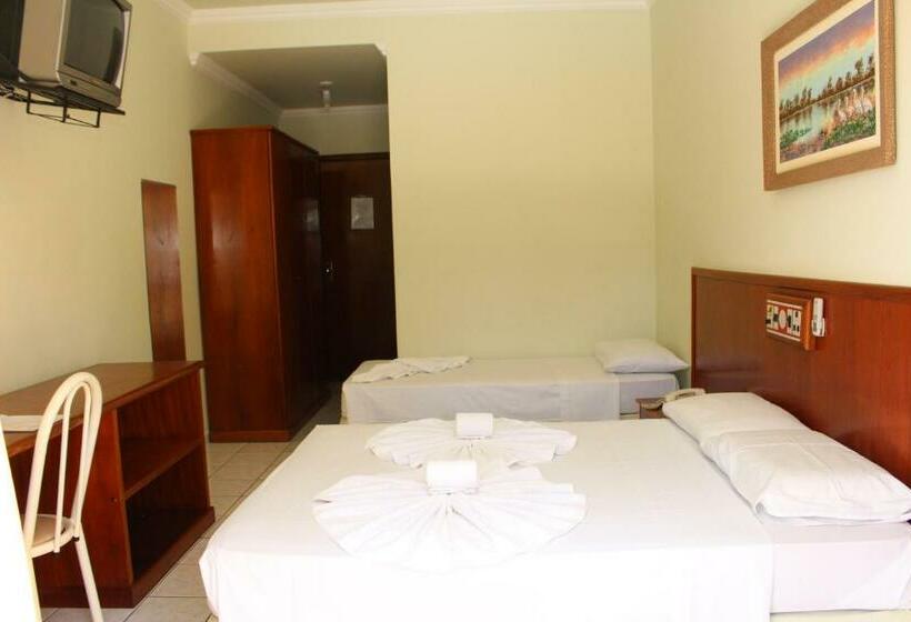 Quarto Triplo Estandar, Fênix Plaza