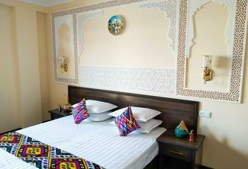 اتاق لوکس, Shams