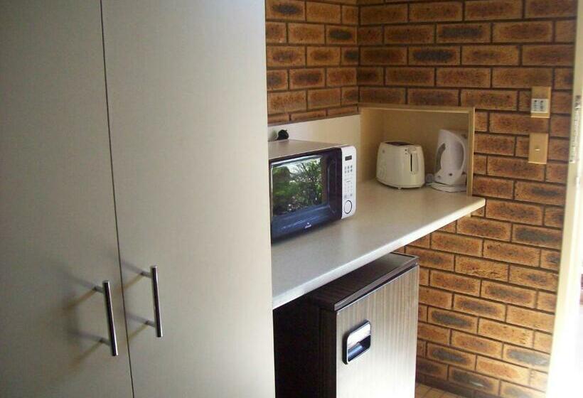 패밀리 룸, Cobar Town And Country Motor Inn