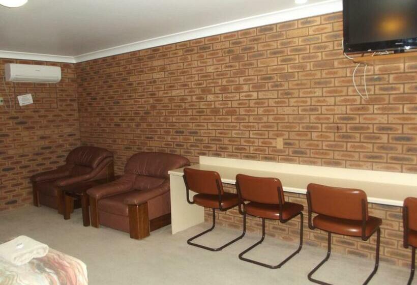 Семейный Номер, Cobar Town And Country Motor Inn