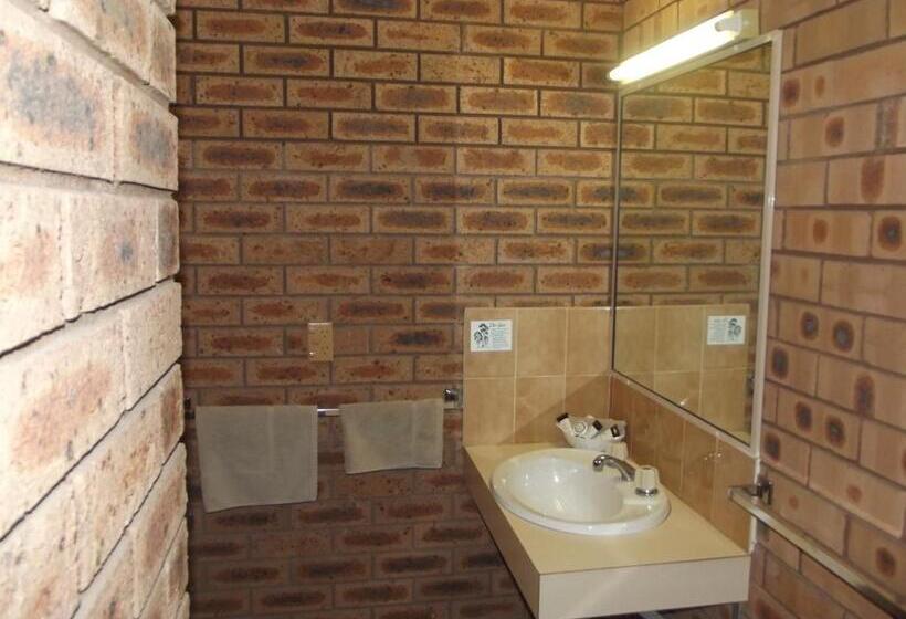 Семейный Номер, Cobar Town And Country Motor Inn