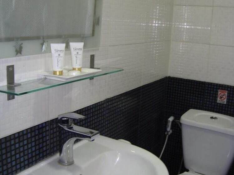 اتاق استاندارد سه نفره, Rafi Hotel Amman