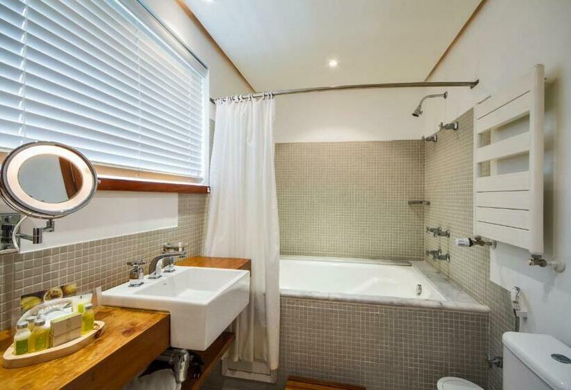 اتاق استاندارد با وان آب گرم, L.a.h. Hostellerie