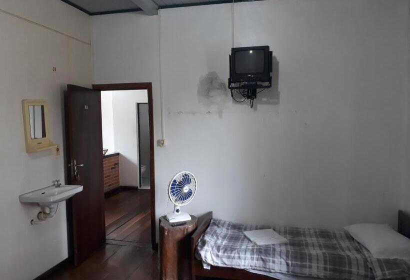Quarto Quadruplo Estandar Banheiro Compartilhado, Hermann