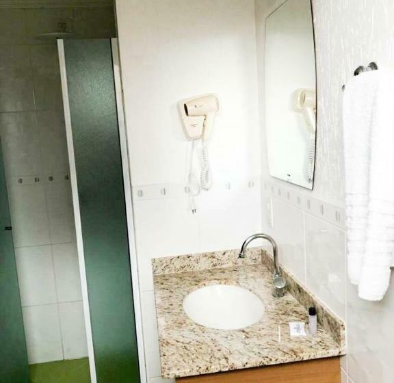 Quarto Estandar, Millian