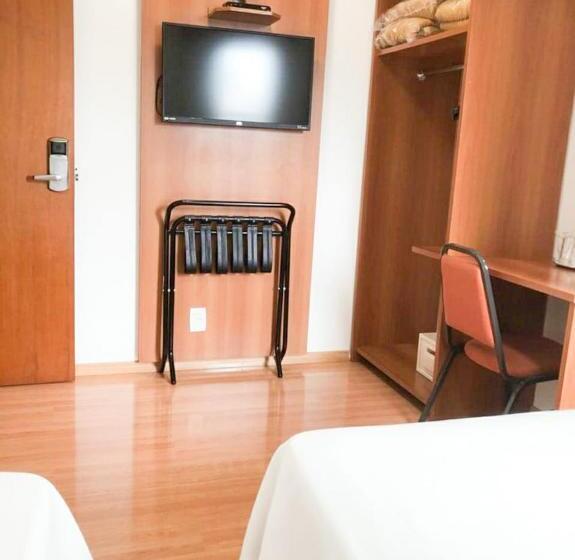 Quarto Triplo Estandar, Millian