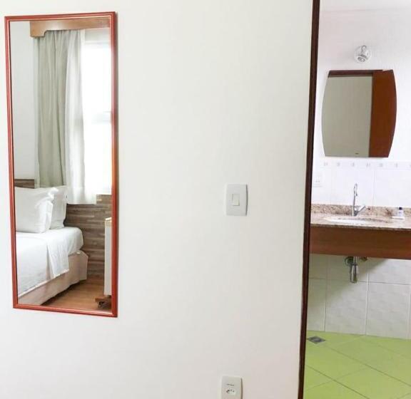 Quarto Estandar, Millian