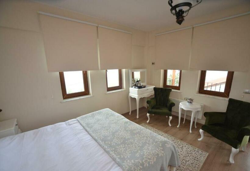 اتاق لوکس سه تخته, Akamoy Boztepe Hotel & Restaurant