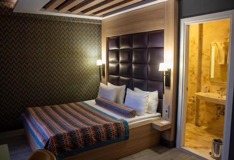 Номер Deluxe, Zade