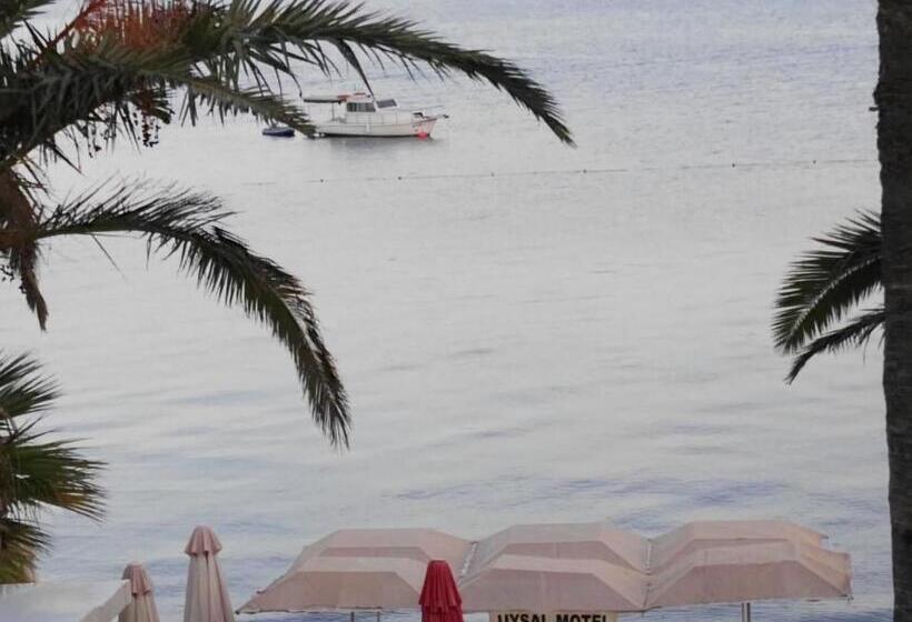 Standard Triple Room Sea View, Uysal Motel Beach