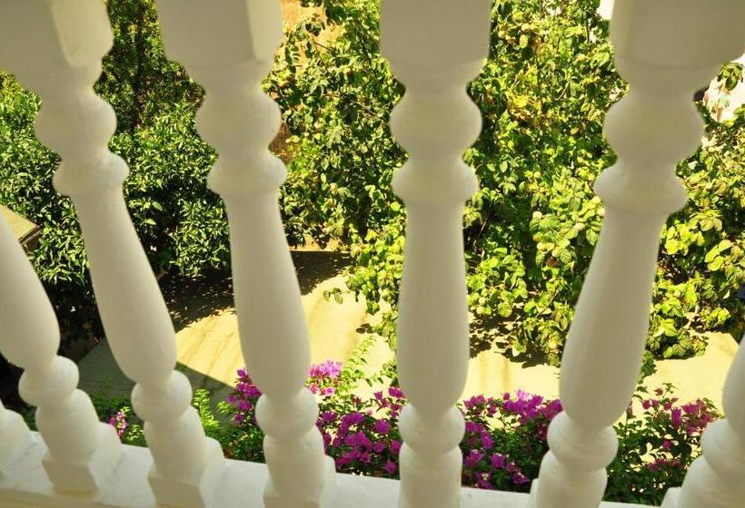 Standard Quadruple Room Sea View, Uysal Motel Beach