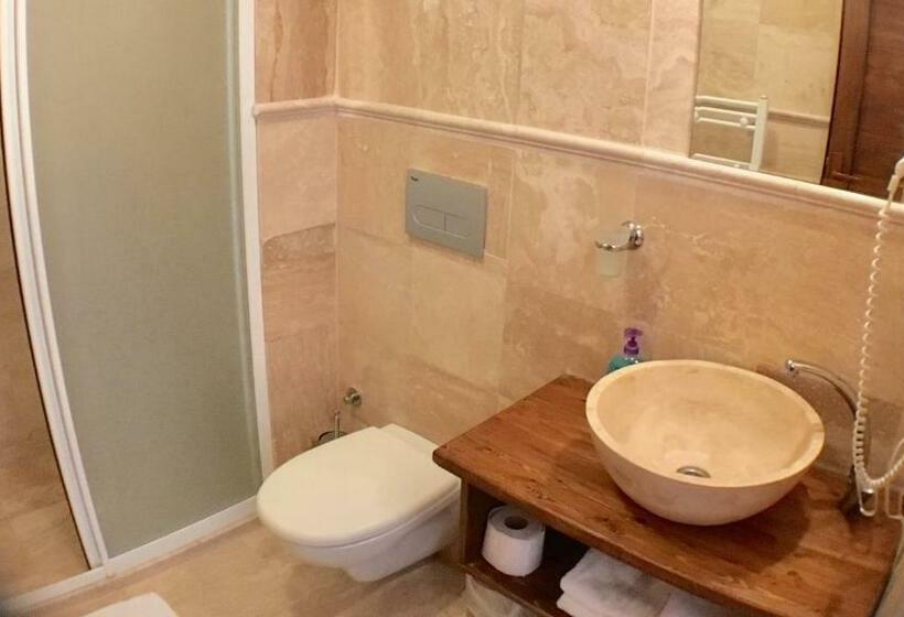 Quarto Deluxe, Kemal's Guest House