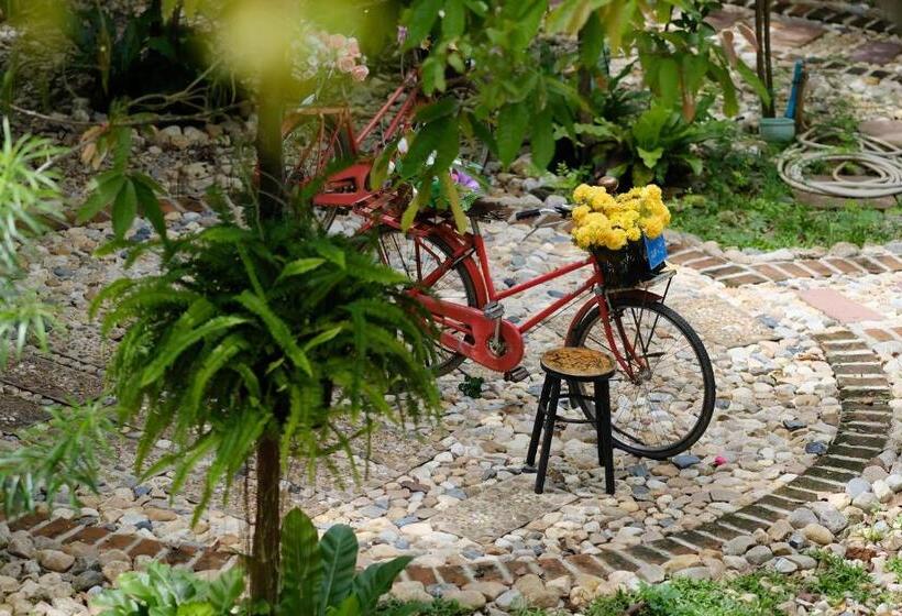 اتاق لوکس با چشم‌انداز باغ, Baan Imm Sook Resort