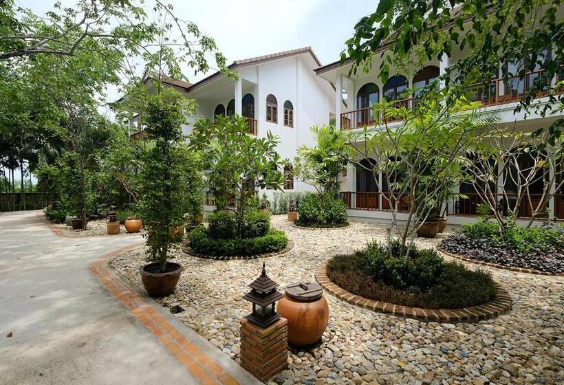 اتاق لوکس با چشم‌انداز باغ, Baan Imm Sook Resort