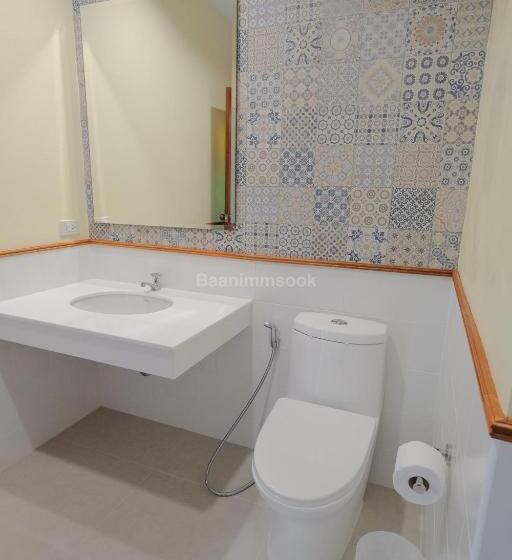 اتاق لوکس با چشم‌انداز باغ, Baan Imm Sook Resort