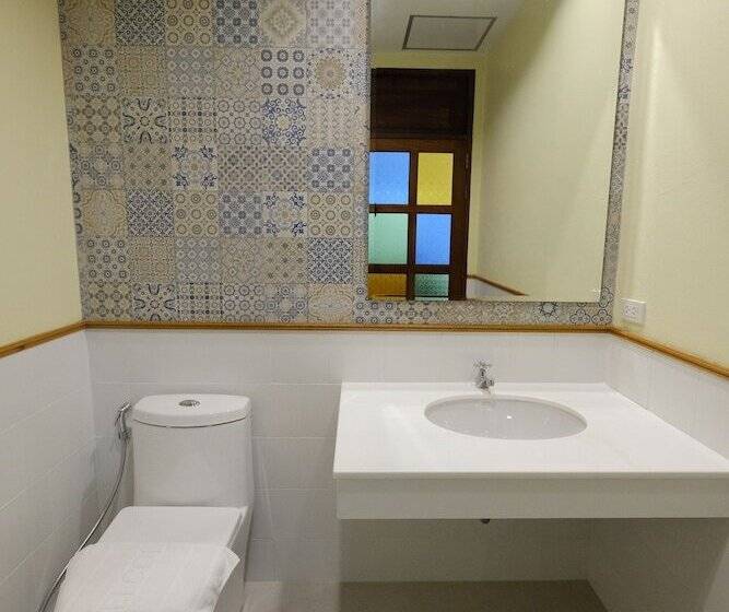 اتاق لوکس با چشم‌انداز باغ, Baan Imm Sook Resort