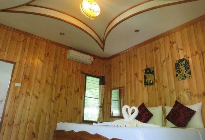 اتاق لوکس با بالکن, Macura Resort