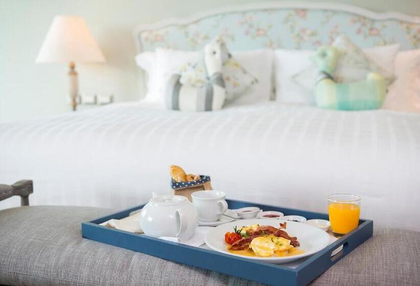 Superior room with lake view, U Khao Yai
