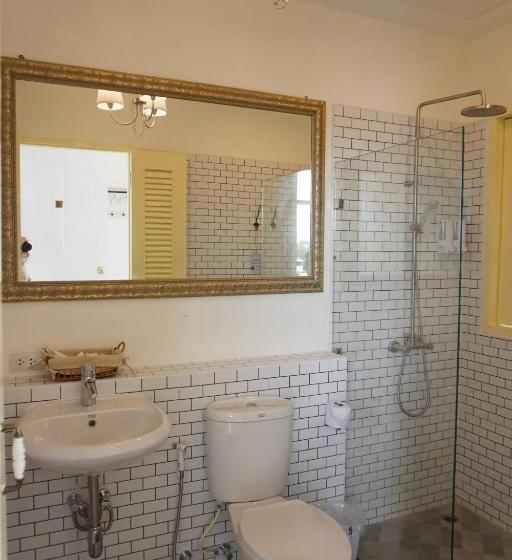 اتاق استاندارد چهارنفره با بالکن, Nai Suan Bed And Breakfast
