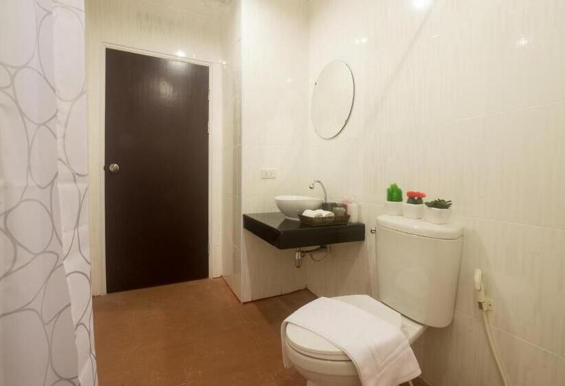 اتاق لوکس سه تخته, Green Leaf Hostel