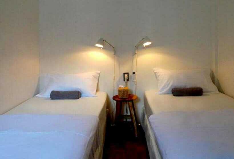 Quarto Estandar Banheiro Compartilhado, T Boutique Hostel   Hua Lamphong