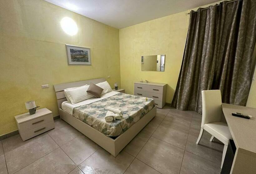 اتاق استاندارد, The Queen Tropea