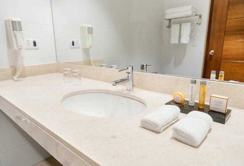 Полулюкс, Costa Del Sol Wyndham Pucallpa