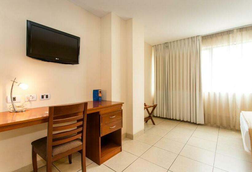 Номер Стандарт, Costa Del Sol Wyndham Pucallpa