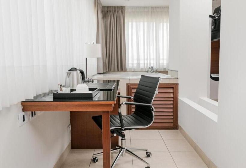 Люкс, Costa Del Sol Wyndham Pucallpa