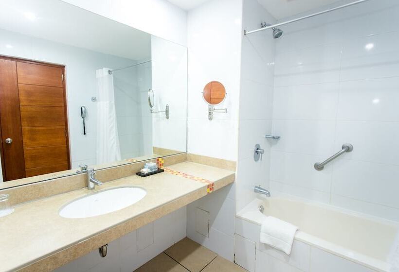 Номер Стандарт, Costa Del Sol Wyndham Pucallpa