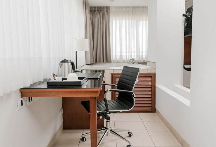 Полулюкс, Costa Del Sol Wyndham Pucallpa