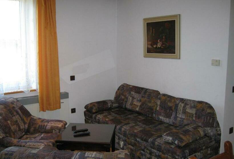 جناح, Privat Apartma Ulrych