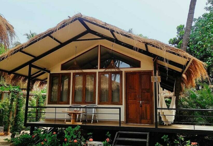 小室, Anahata Retreat Sea Front Resort