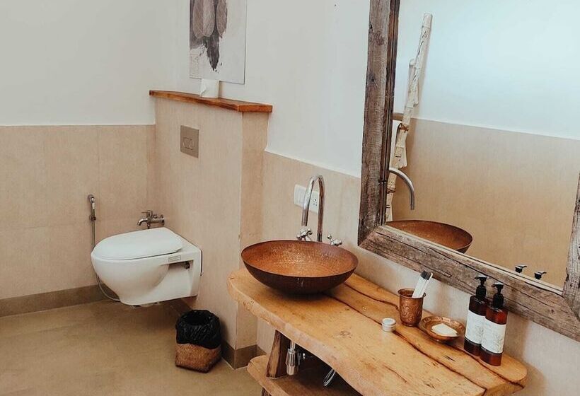 小室, Anahata Retreat Sea Front Resort