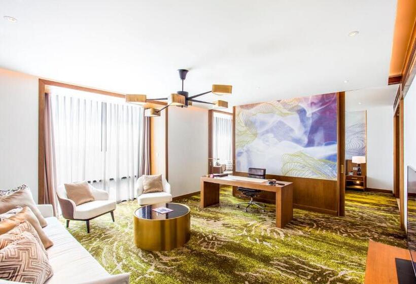 带双人大床的行政管理套房, Crowne Plaza Vientiane, An Ihg