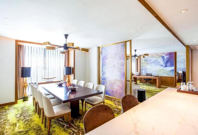 带大床的套房, Crowne Plaza Vientiane, An Ihg