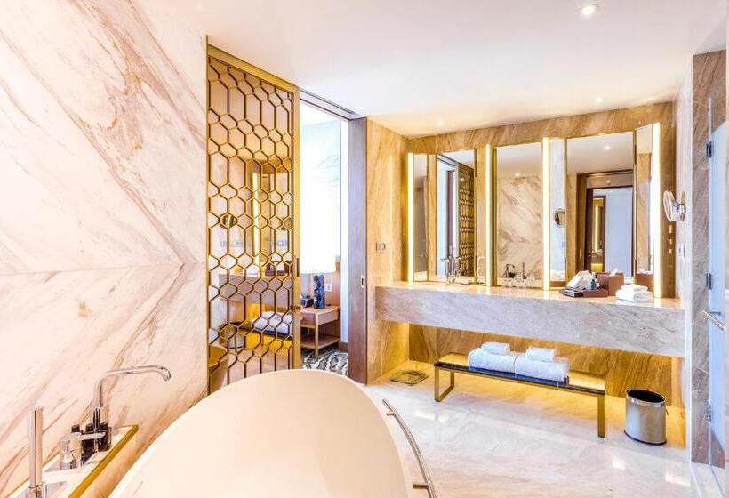 带大床的套房, Crowne Plaza Vientiane, An Ihg