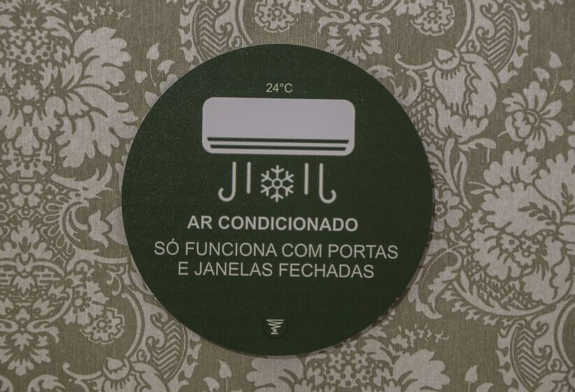 이그제큐티브 룸, Santo Graal