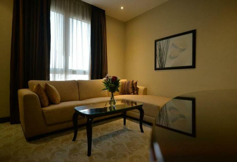 سوییت جونیور, Strato Hotel By Warwick